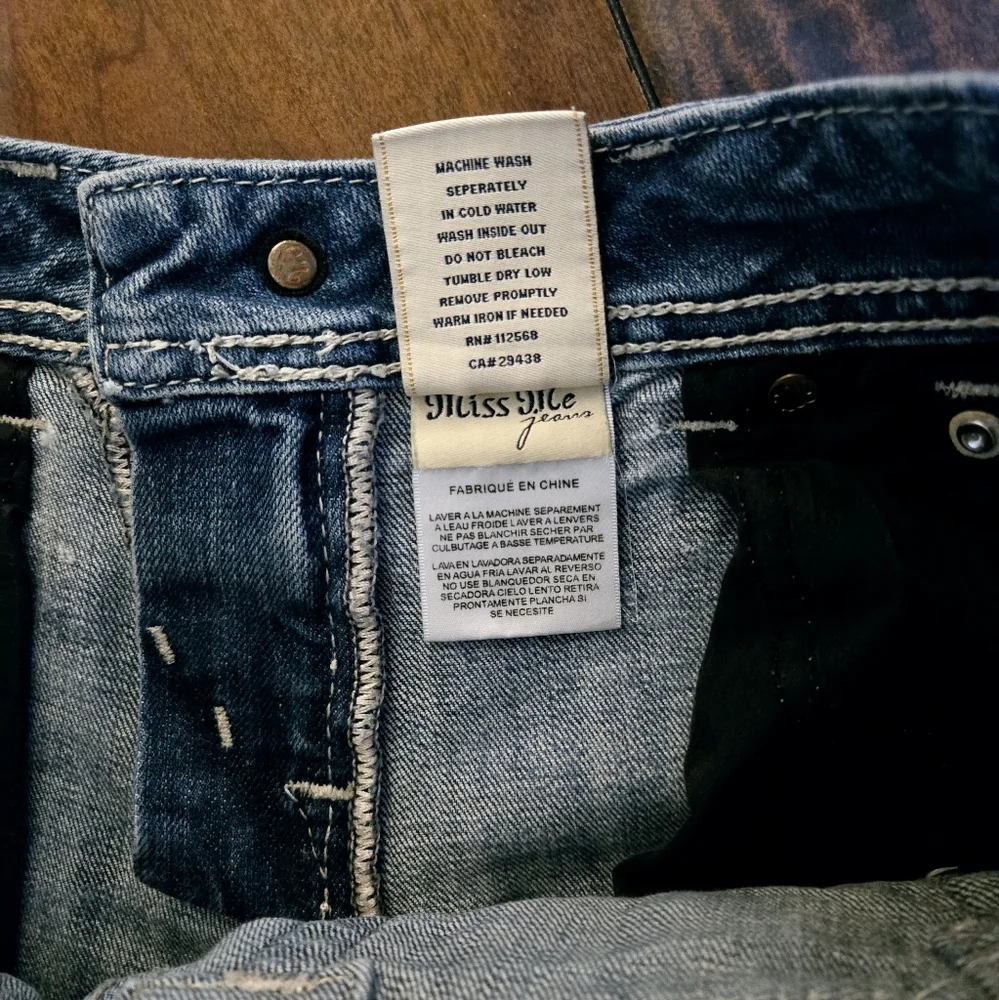 Miss Me Boot Rhinestone Embellished Embroidered Flap Pocket Jeans Women's Sz 27 - Picture 16 of 16